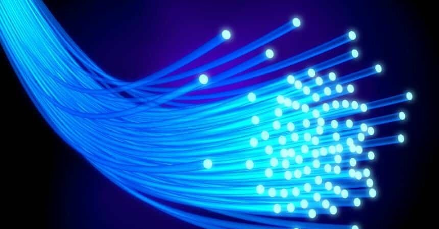 como funciona internet fibra óptica